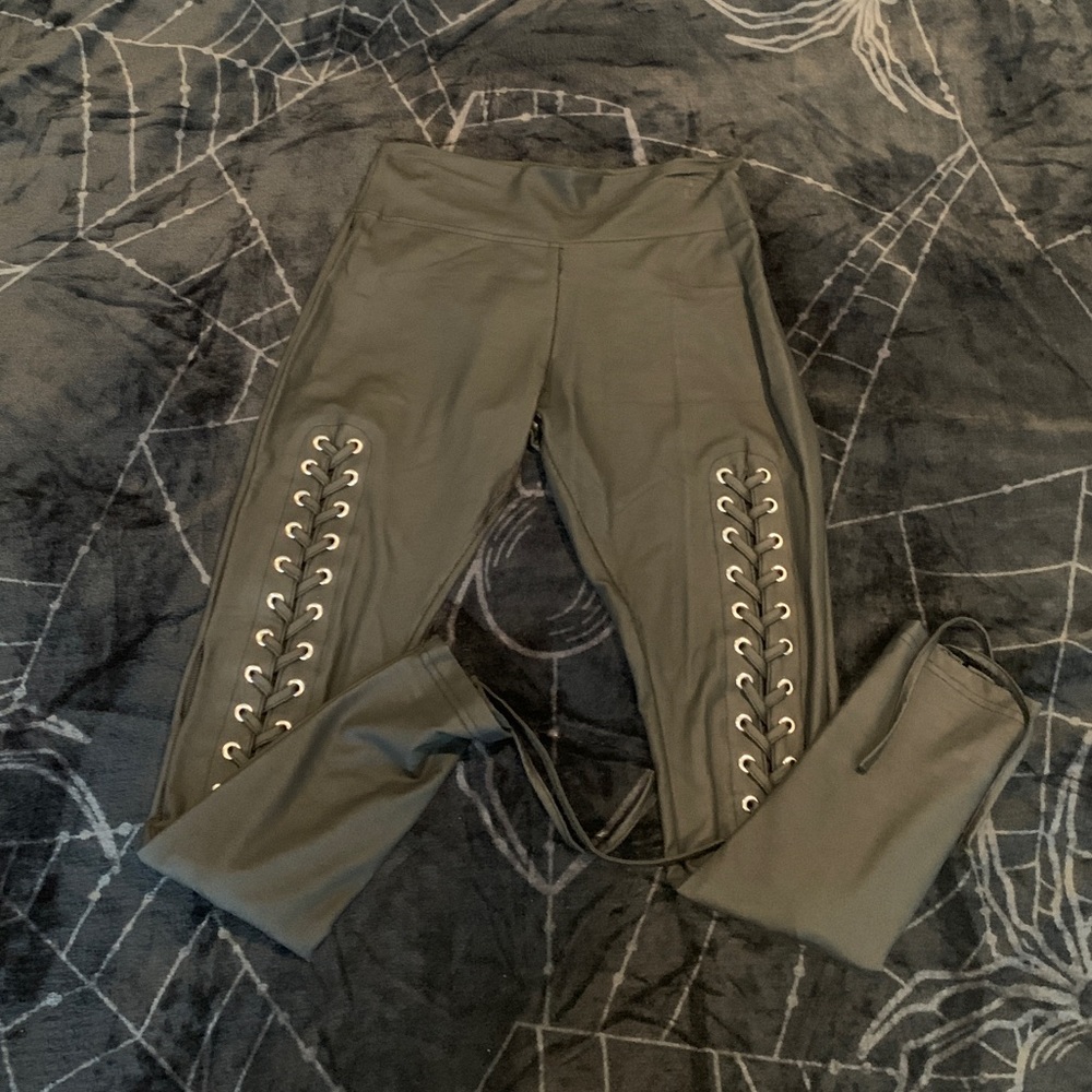 SOLD: DAMAGED- Killstar Lace up Leggings